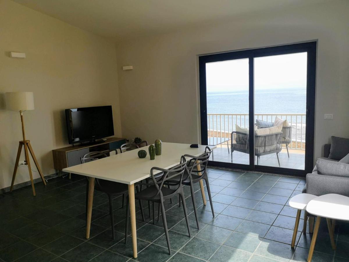Willa Casa Con Terrazza Fronte Mare Santa Lucia  Zewnętrze zdjęcie